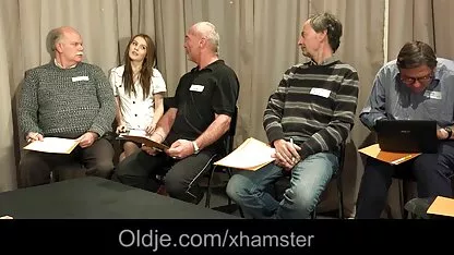 सेक्सी सेक्सी वीडियो मूवी एचडी प्रतिबंधित पैरों के साथ परिपक्व गोरा