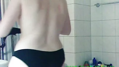 हॉर्नी एशियन बेब का एक नया प्लास्टिक मित्र है हिंदी में सेक्सी मूवी एचडी