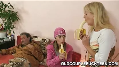 स्कीनी मिल्क स्कारलेट सेक्सी एचडी हिंदी मूवी उसे गीला योनी देता है