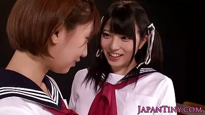 सुंदर सींग सेक्सी फिल्म फुल एचडी में का बना बेब स्ट्रिप्स और उसकी बिल्ली निभाता है